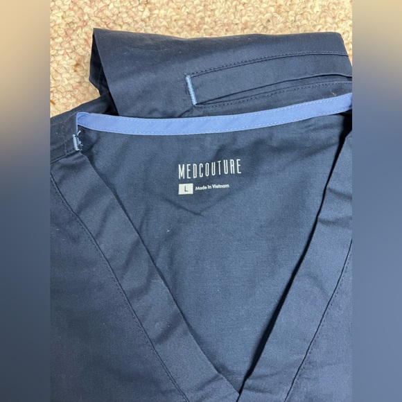 NWT Men’s med couture scrub top - Picture 6 of 8